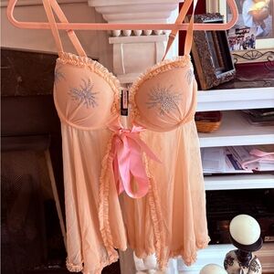 Victoria's Secret Peach Chemise with Pink Bow & gold studs. Size 36D. (28)